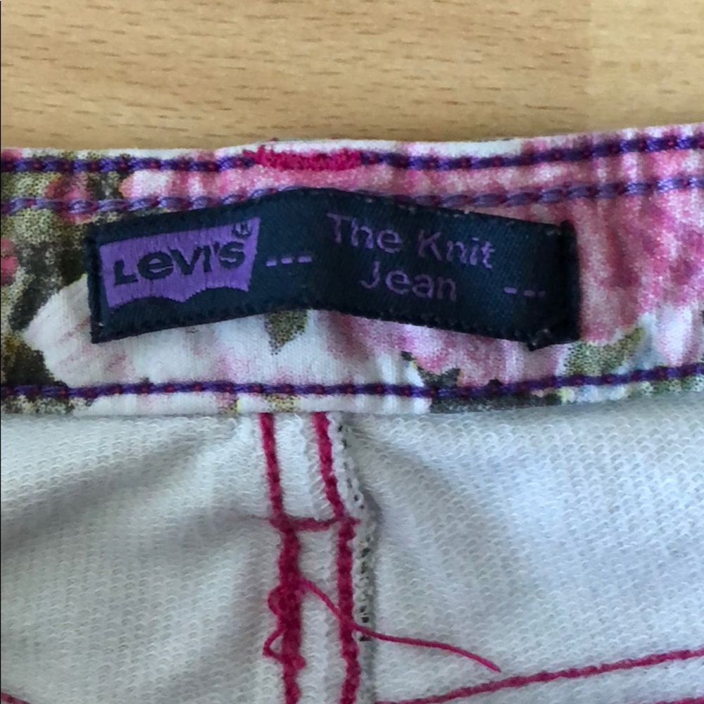 {Levi’s}- Size 8- Floral The Knit Jean - Picture 2 of 5